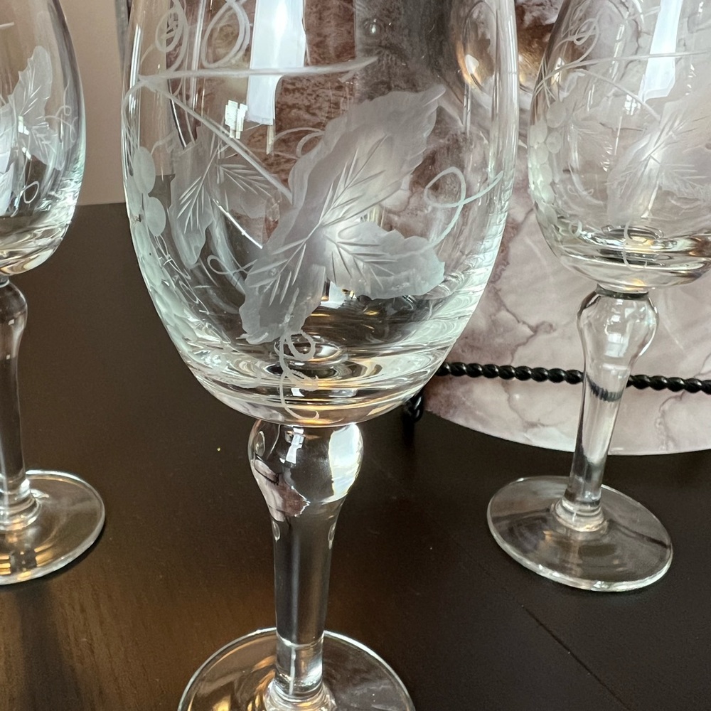 Princess House Heritage Etched Wine Glasses (5). - Picture 7 of 8